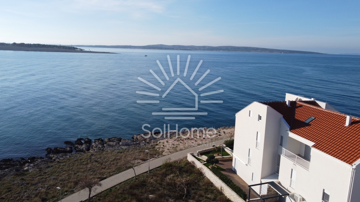 Stanza al primo piano vicino al mare - lungo la costa