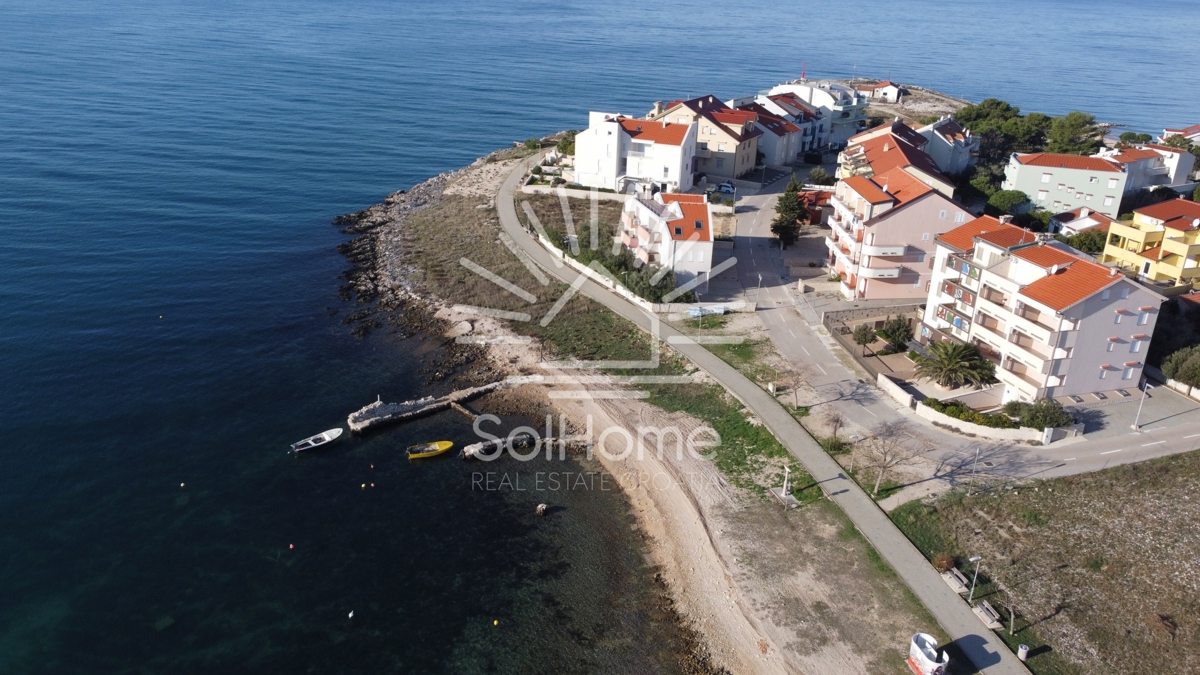 Stanza al primo piano vicino al mare - lungo la costa