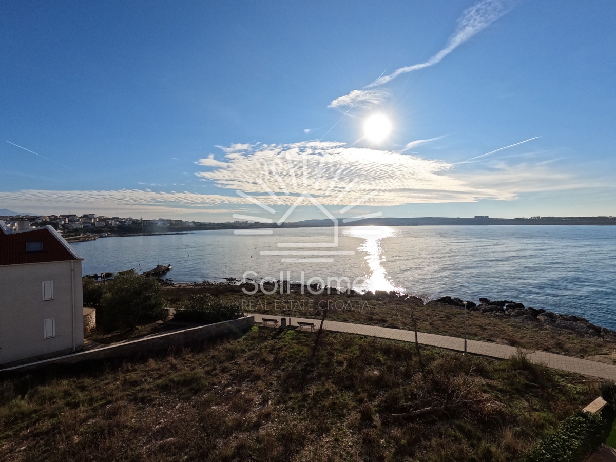Stanza al primo piano vicino al mare - lungo la costa