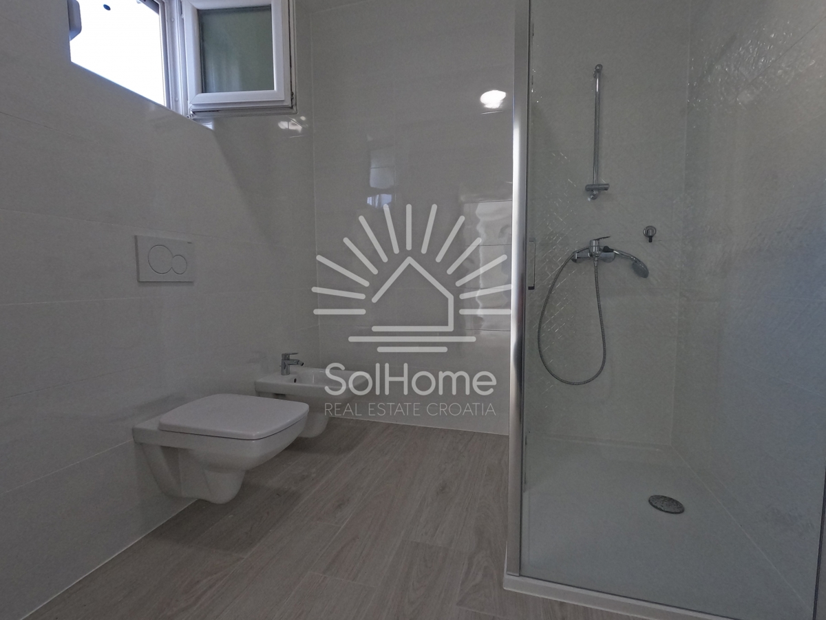 Stanza al primo piano vicino al mare - lungo la costa