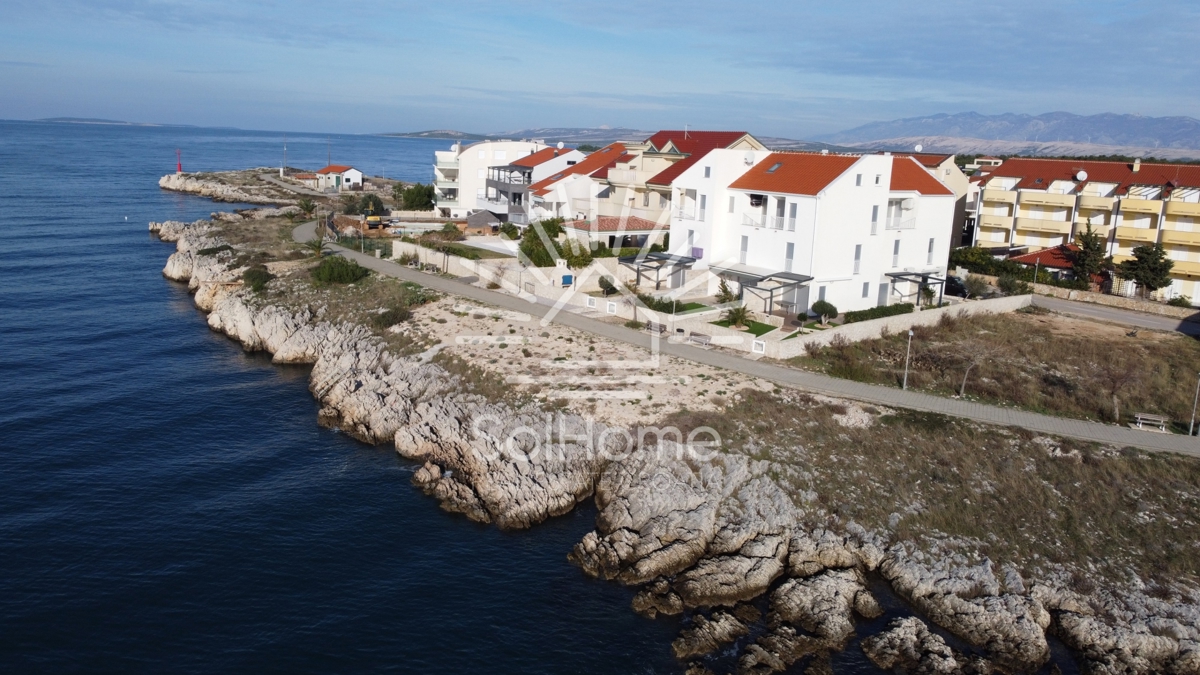 Stanza al primo piano vicino al mare - lungo la costa
