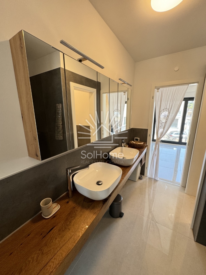 Esclusiva Villa a Schiera - Prima Fila sul Mare - in Vendita a Privlaka vicino a Zadar