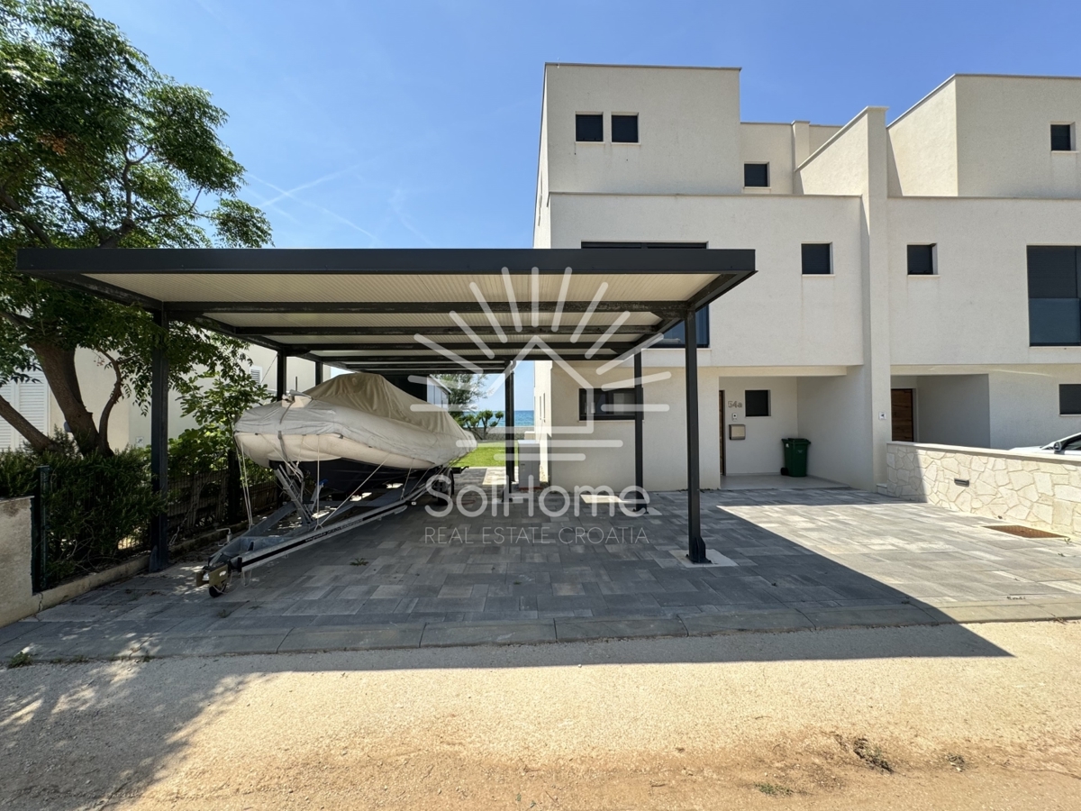 Esclusiva Villa a Schiera - Prima Fila sul Mare - in Vendita a Privlaka vicino a Zadar