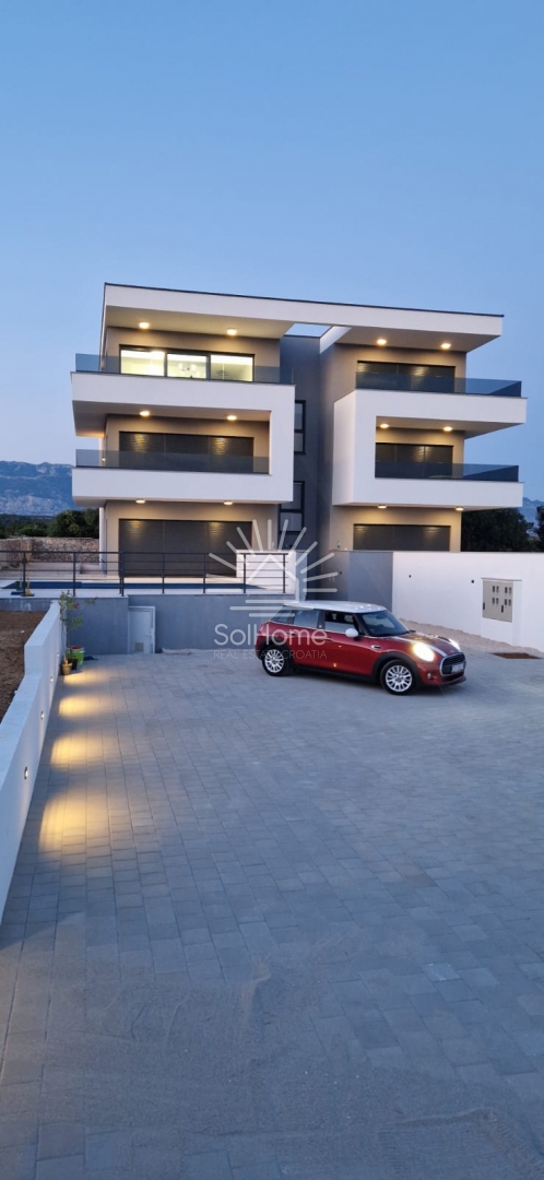 Appartamento con vista sul mare e sulla città, Novalja - Croazia