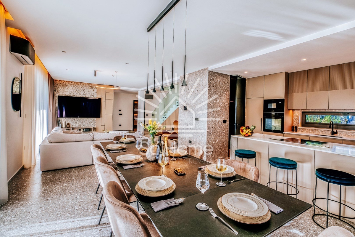 Villa di lusso sul mare a Bibinje