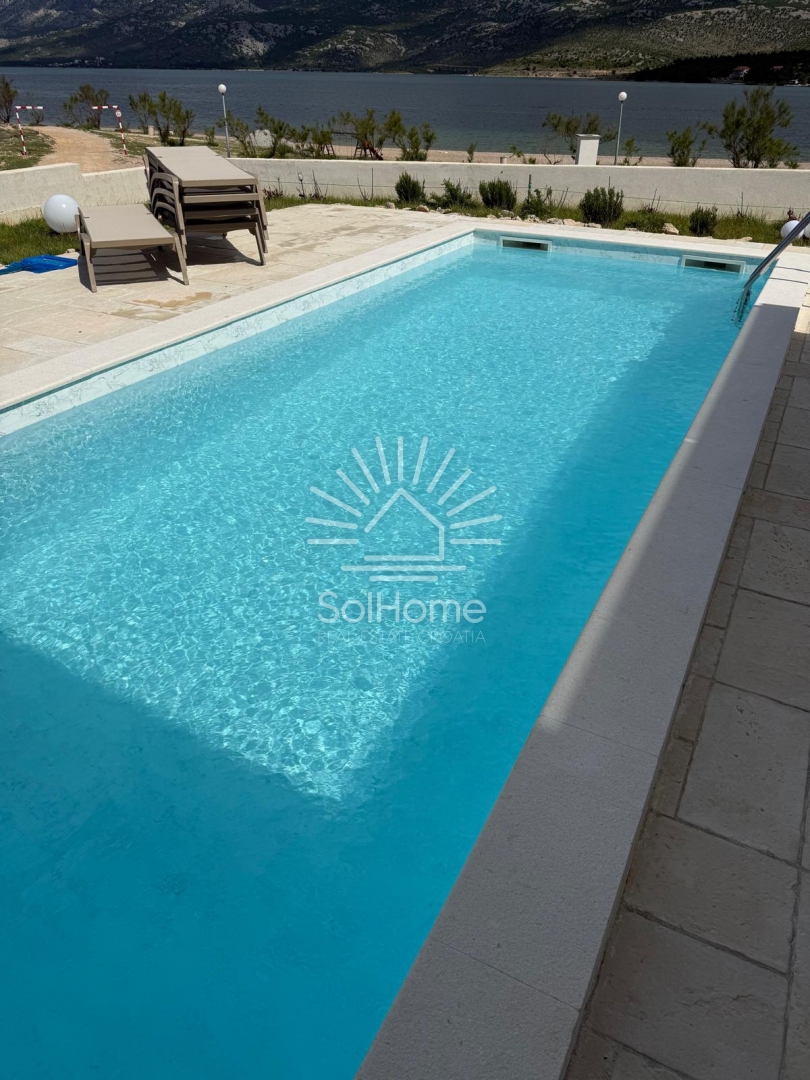 Casa sulla prima fila del mare con piscina e vista spettacolare - Regione di Zara