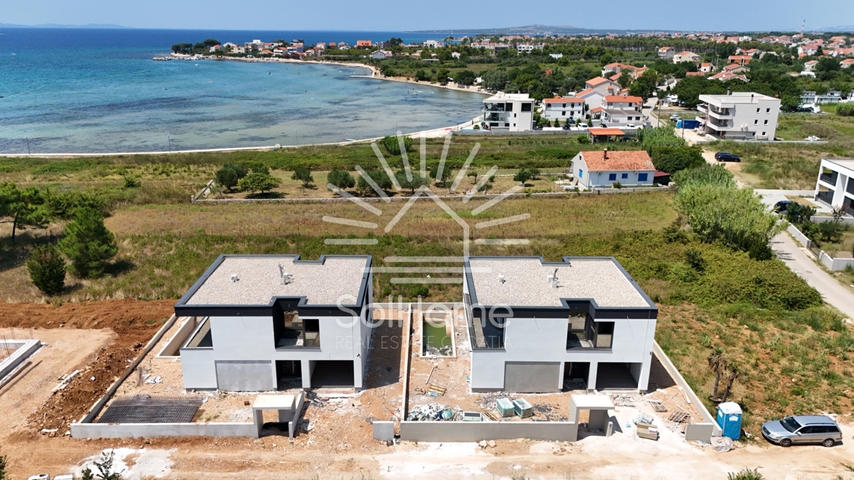 Bellissime ville con piscina e vista sul mare vicino a Zara - Croazia.