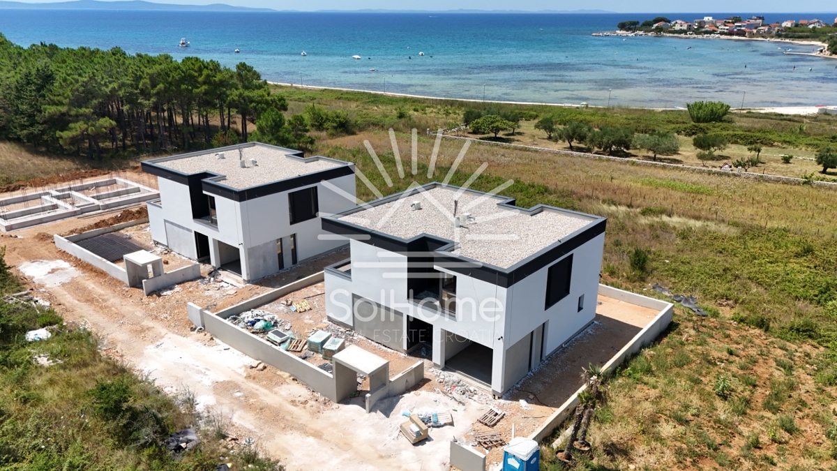 Bellissime ville con piscina e vista sul mare vicino a Zara - Croazia.
