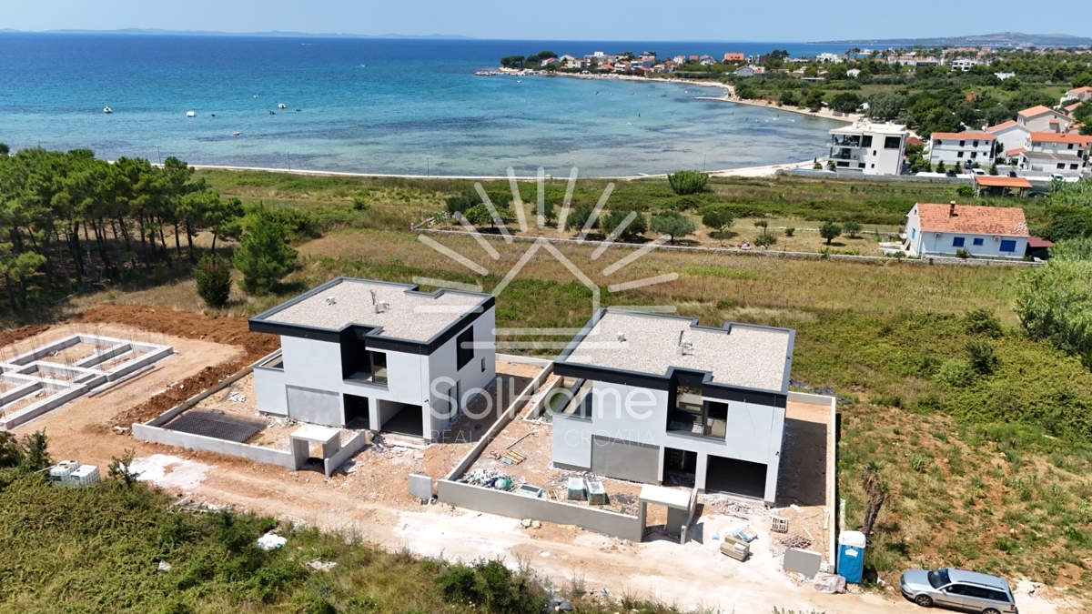 Bellissime ville con piscina e vista sul mare vicino a Zara - Croazia.