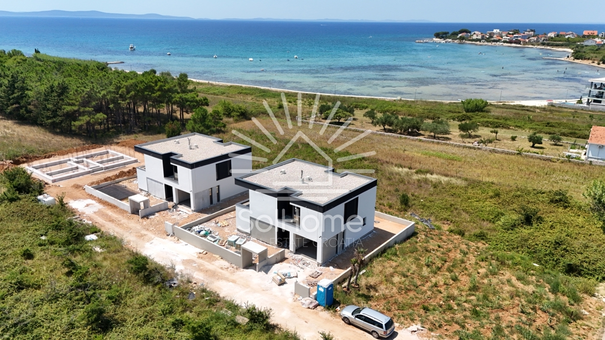 Bellissime ville con piscina e vista sul mare vicino a Zara - Croazia.