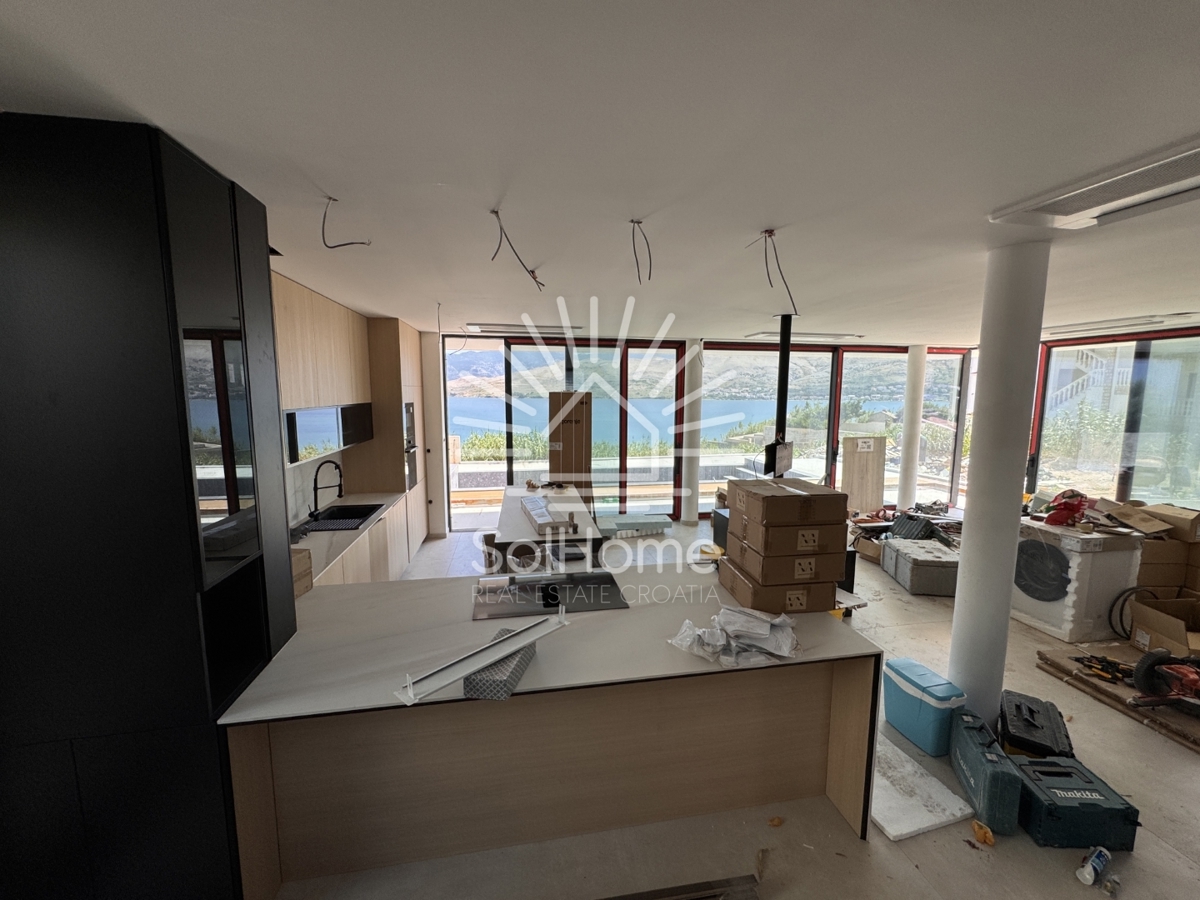 Villa di lusso in prima fila sul mare a Pag.