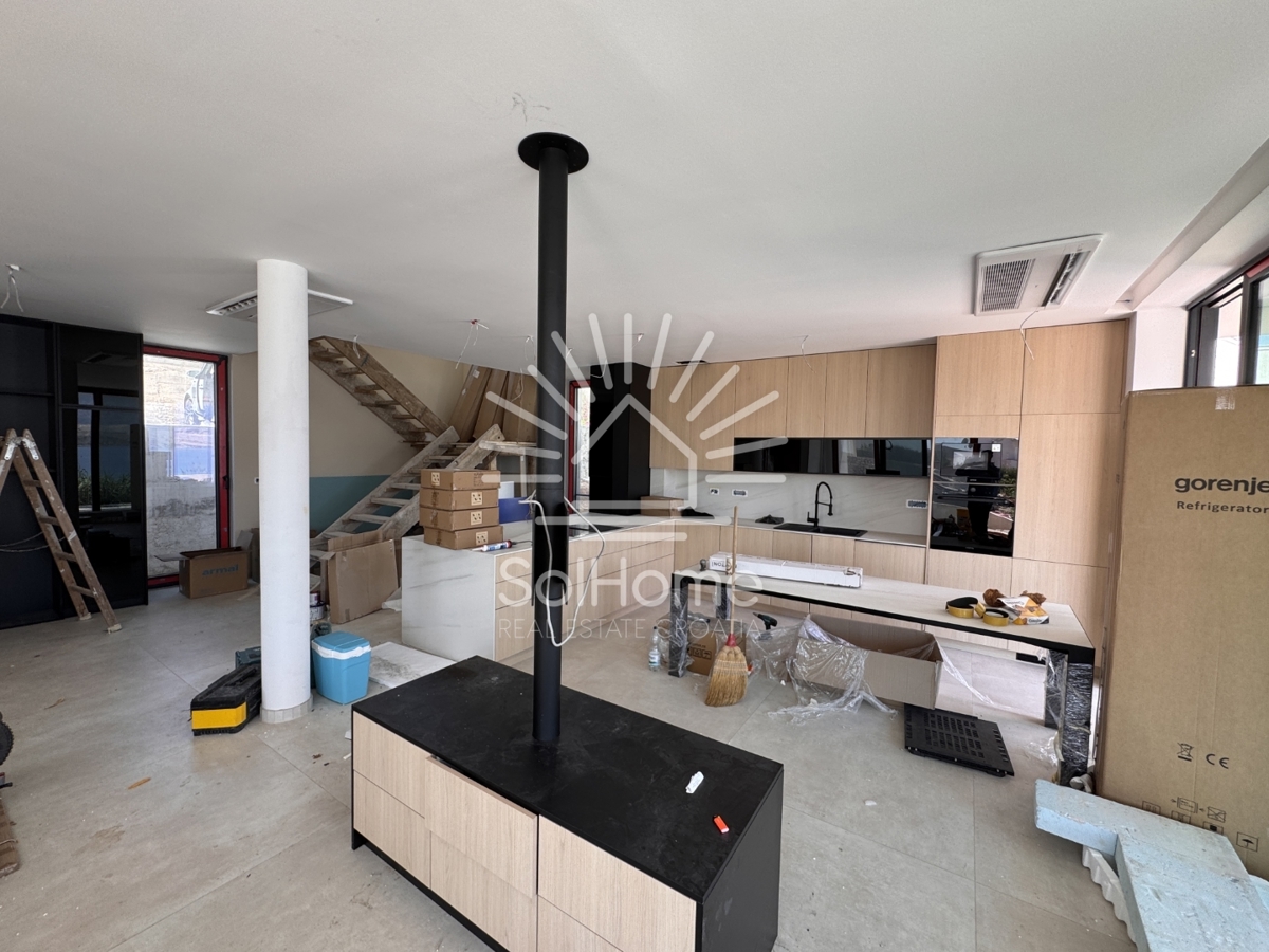 Villa di lusso in prima fila sul mare a Pag.