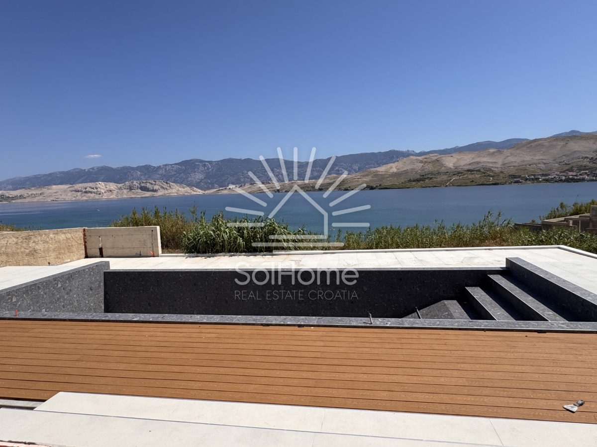 Villa di lusso in prima fila sul mare a Pag.