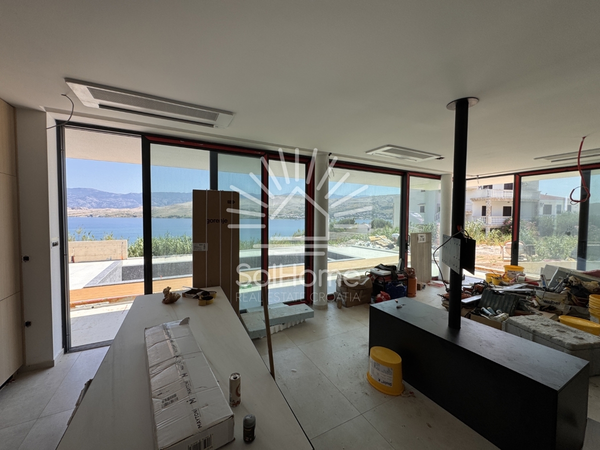 Villa di lusso in prima fila sul mare a Pag.