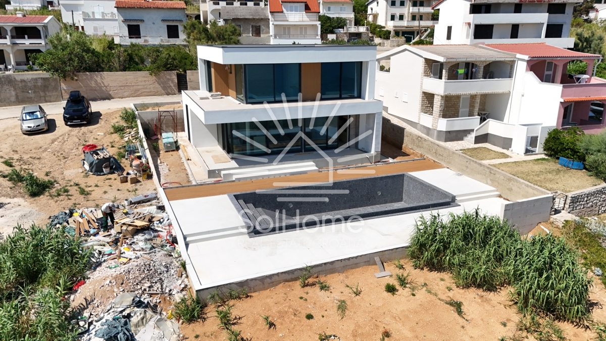 Villa di lusso in prima fila sul mare a Pag.