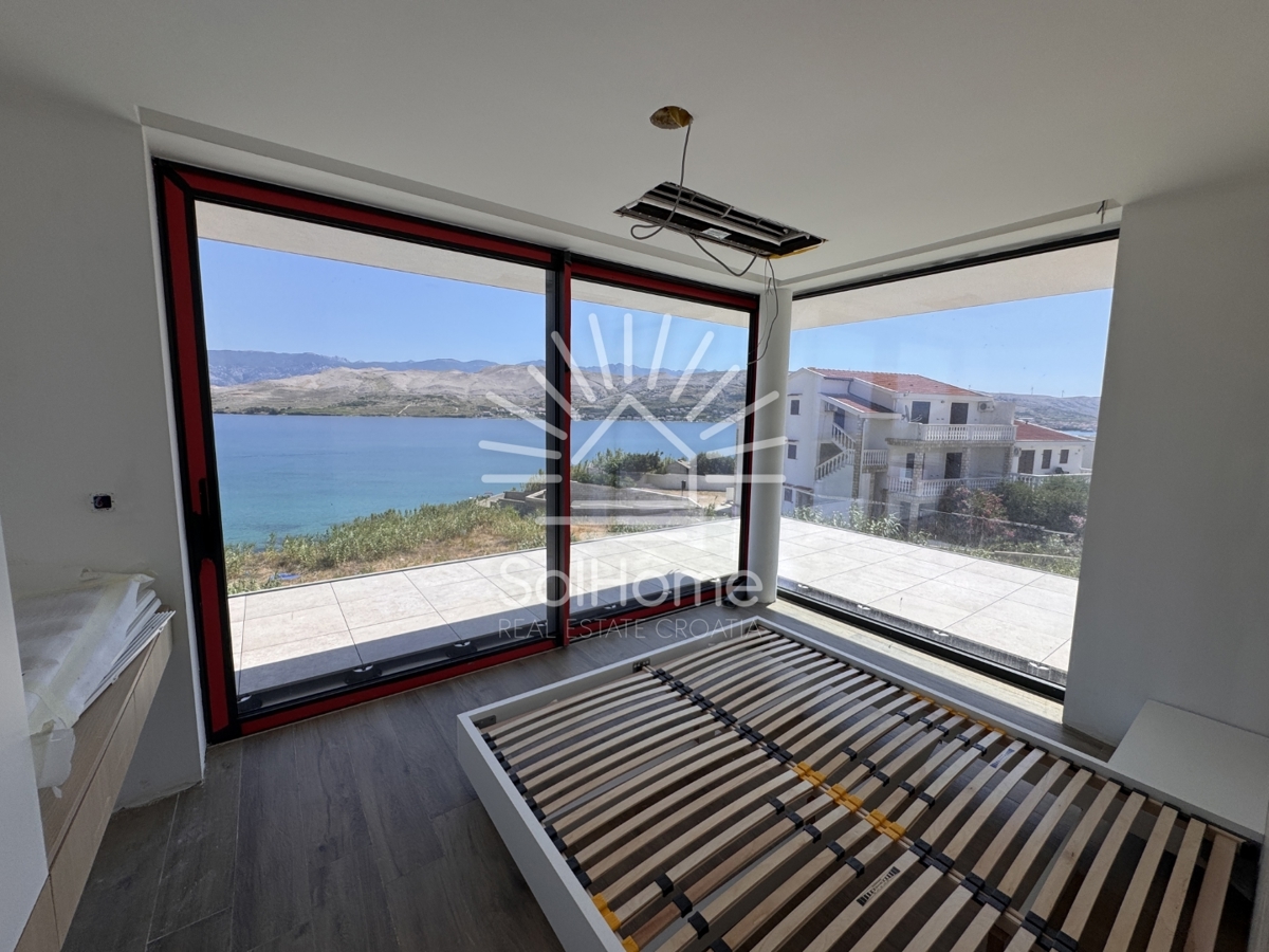 Villa di lusso in prima fila sul mare a Pag.