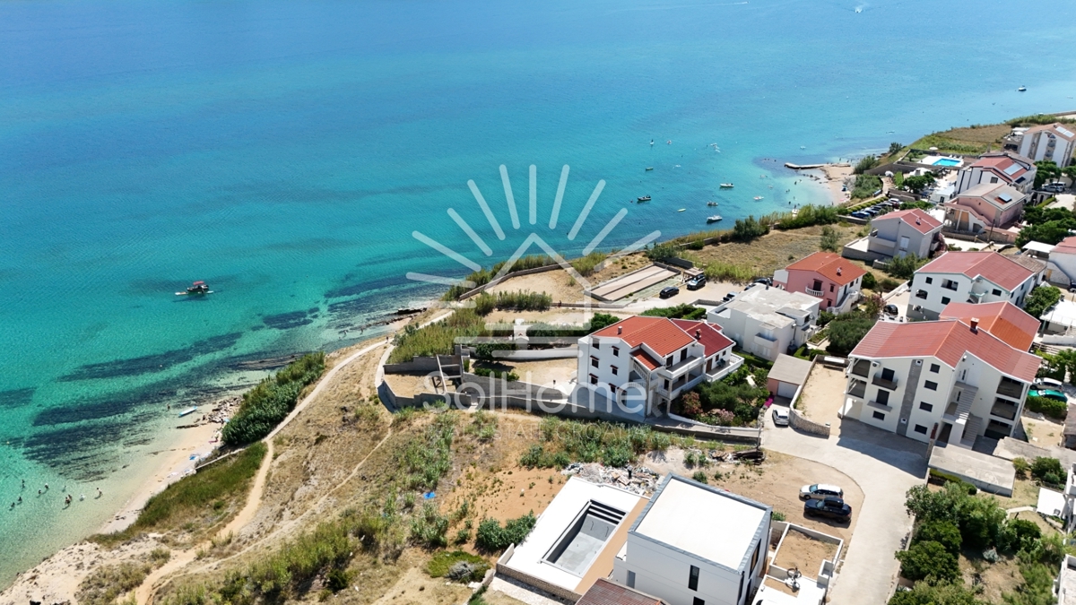 Villa di lusso in prima fila sul mare a Pag.