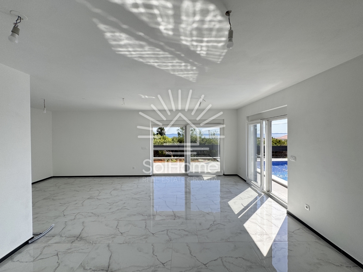 Case con vista panoramica sul mare e terrazza sul tetto a Vir / Croazia.