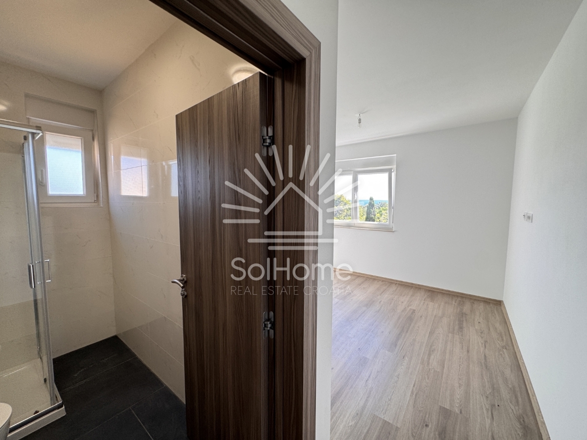 Case con vista panoramica sul mare e terrazza sul tetto a Vir / Croazia.