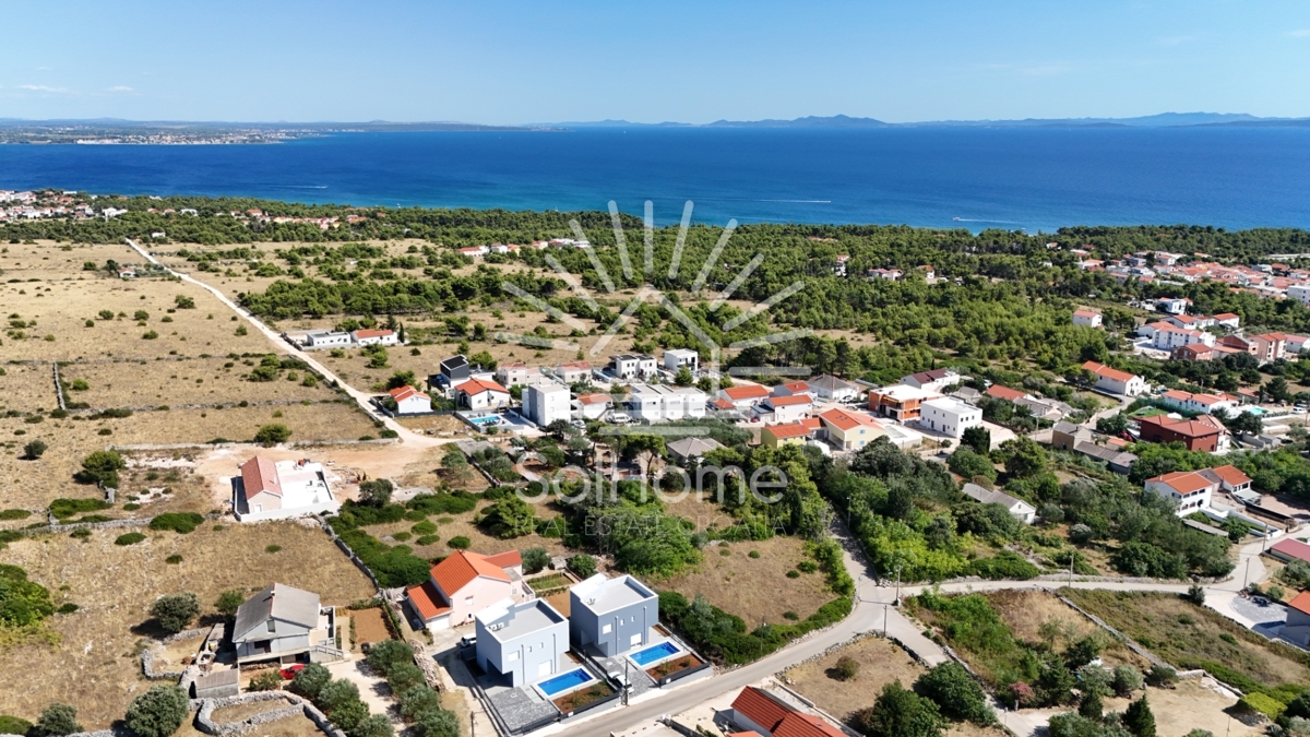 Case con vista panoramica sul mare e terrazza sul tetto a Vir / Croazia.