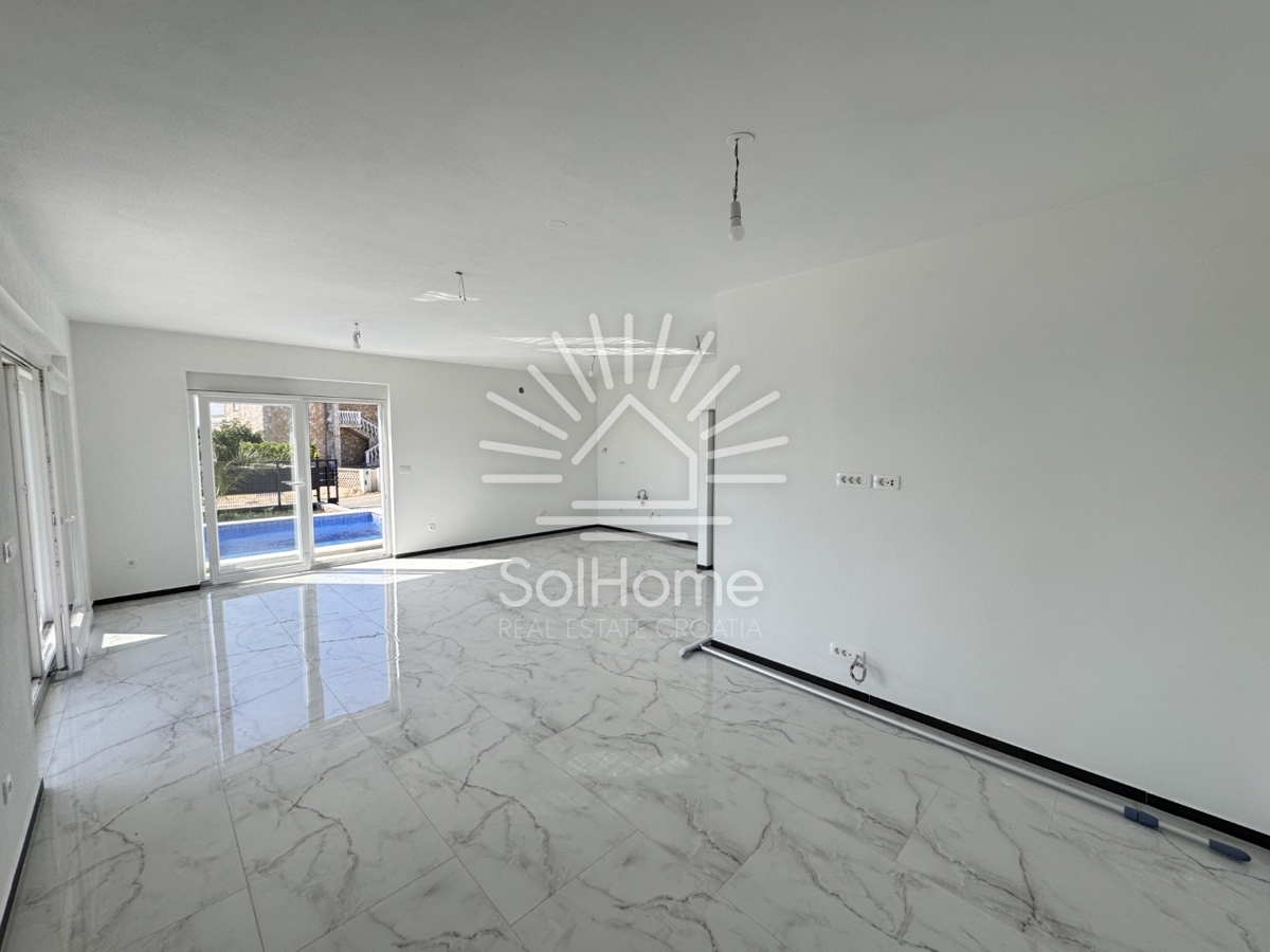 Case con vista panoramica sul mare e terrazza sul tetto a Vir / Croazia.