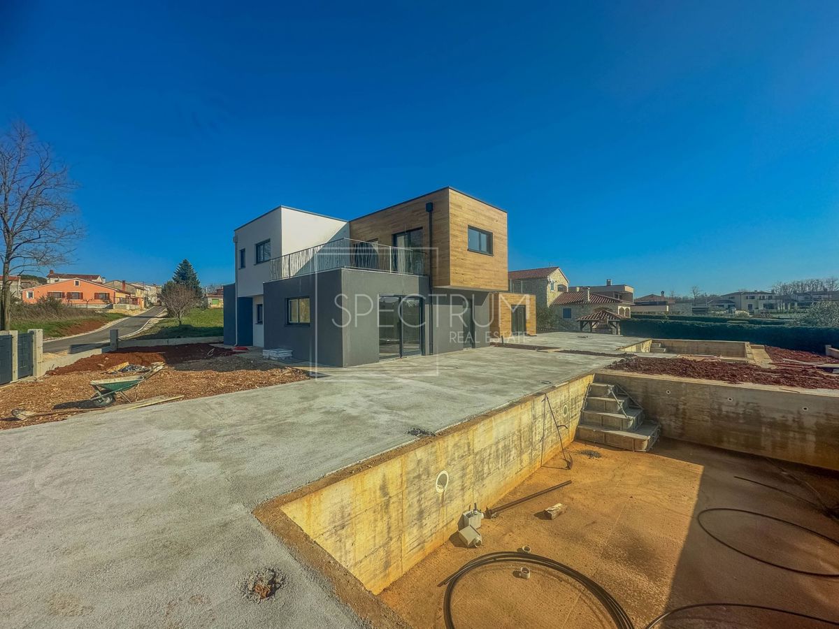 Castelliere, villa bifamiliare con piscina