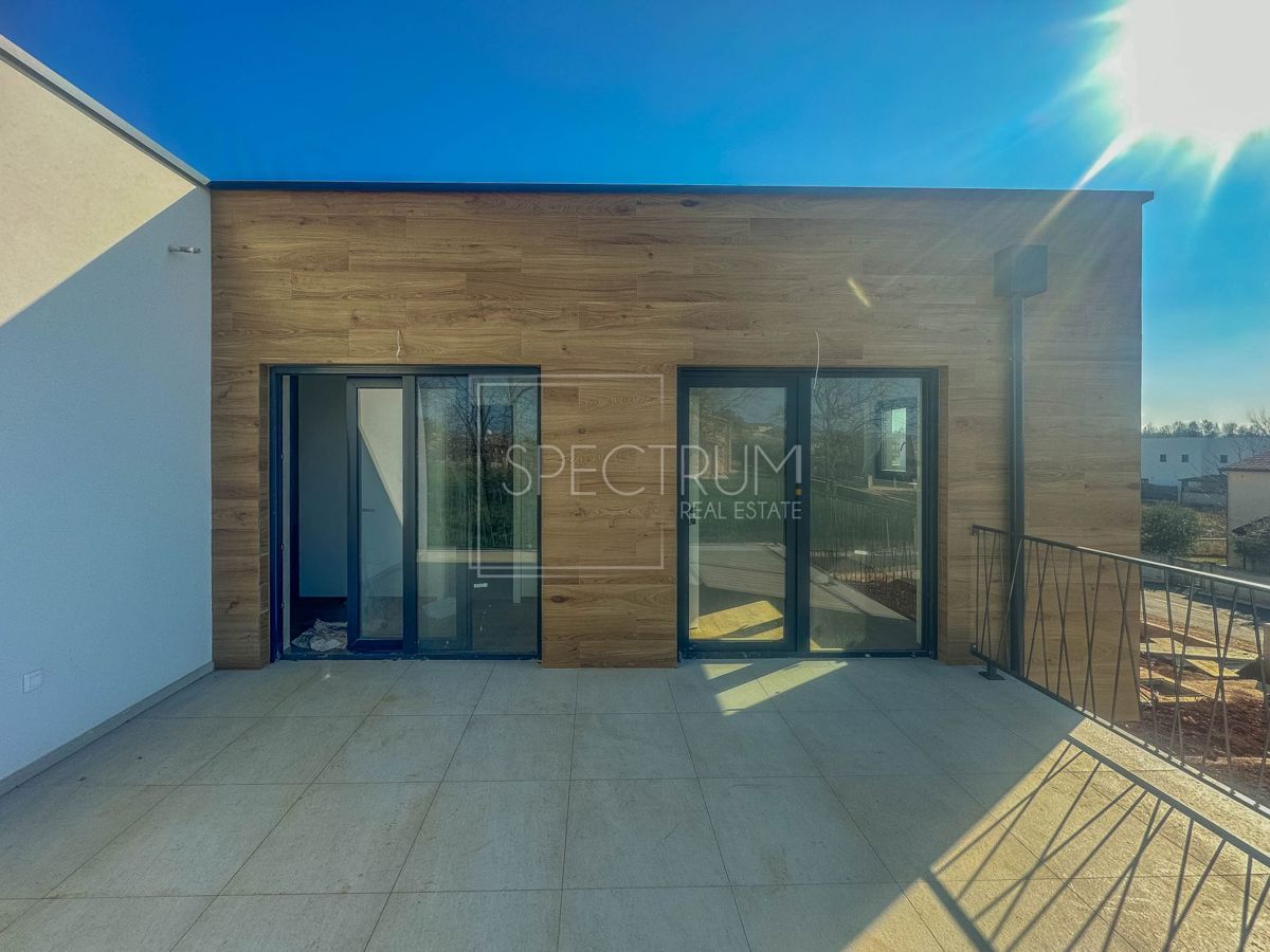 Castelliere, villa bifamiliare con piscina