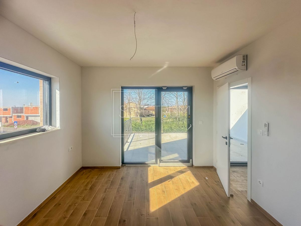 Castelliere, villa bifamiliare con piscina