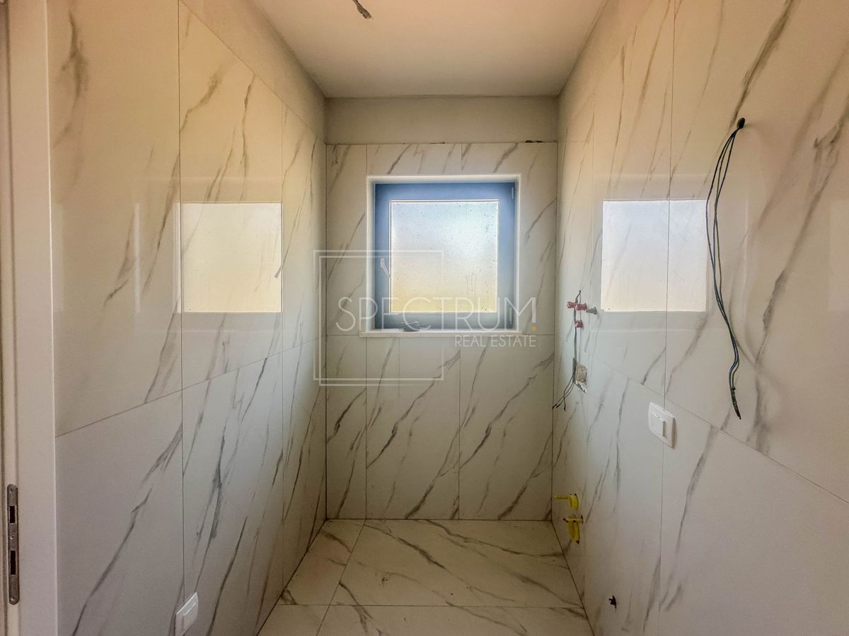 Castelliere, villa bifamiliare con piscina