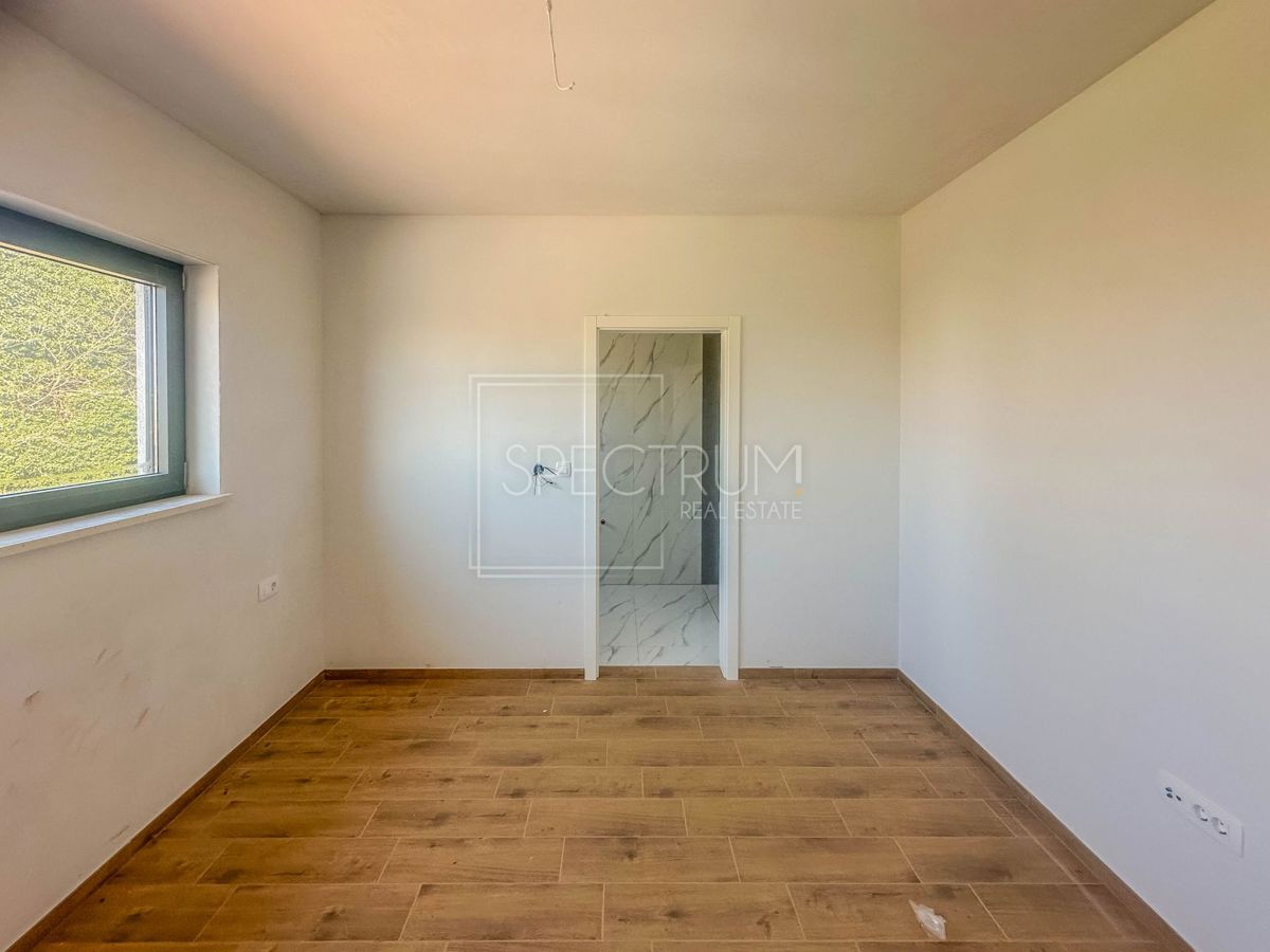 Castelliere, villa bifamiliare con piscina