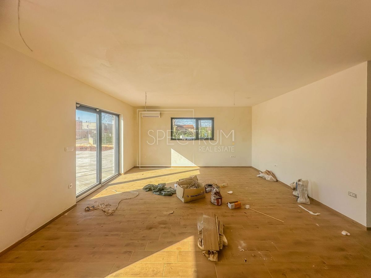 Castelliere, villa bifamiliare con piscina