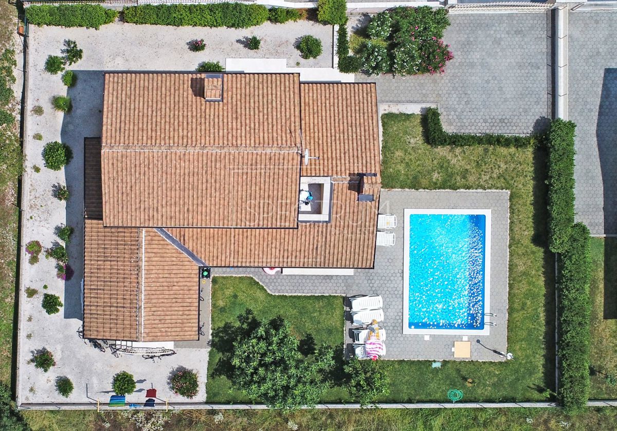 Zona di Antignana, casa con piscina in posizione tranquilla