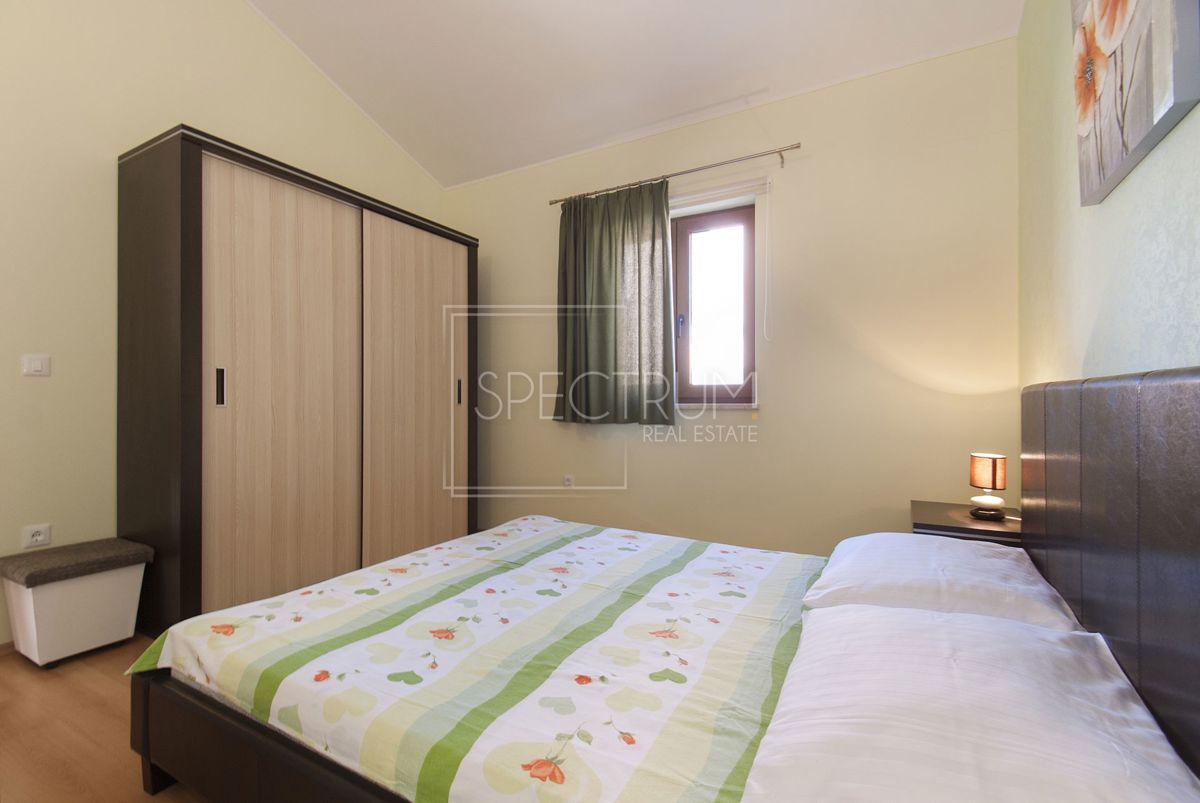 Zona di Antignana, casa con piscina in posizione tranquilla