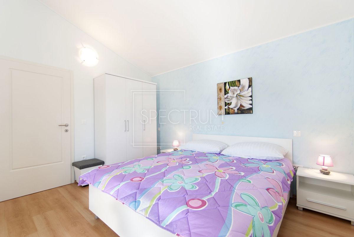 Zona di Antignana, casa con piscina in posizione tranquilla