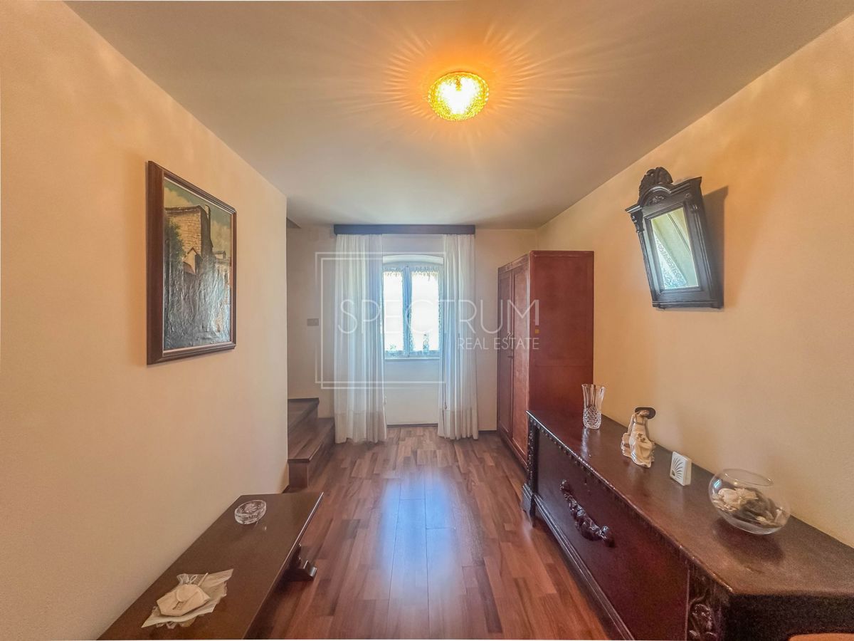 Zona di Verteneglio, 2 case in pietra con potenziale di investimento