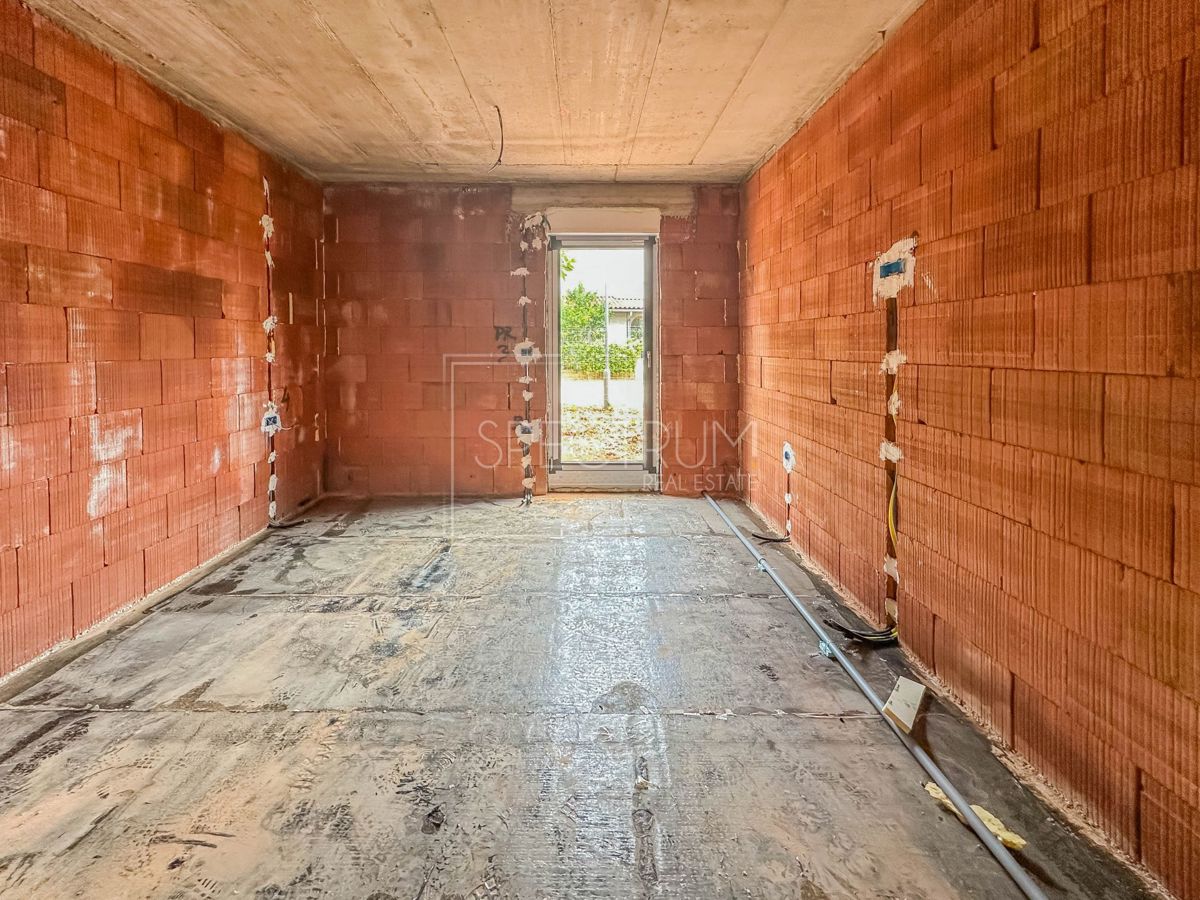 Fontane, spazioso appartamento al piano terra in un nuovo edificio