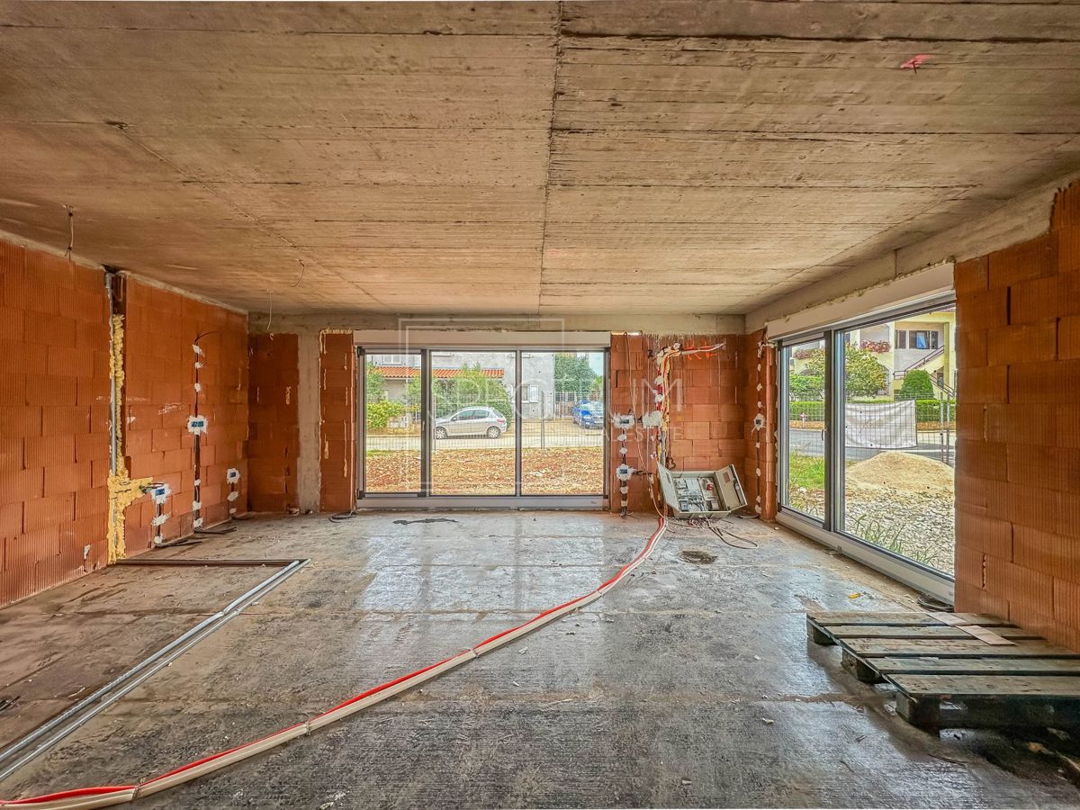 Fontane, spazioso appartamento al piano terra in un nuovo edificio