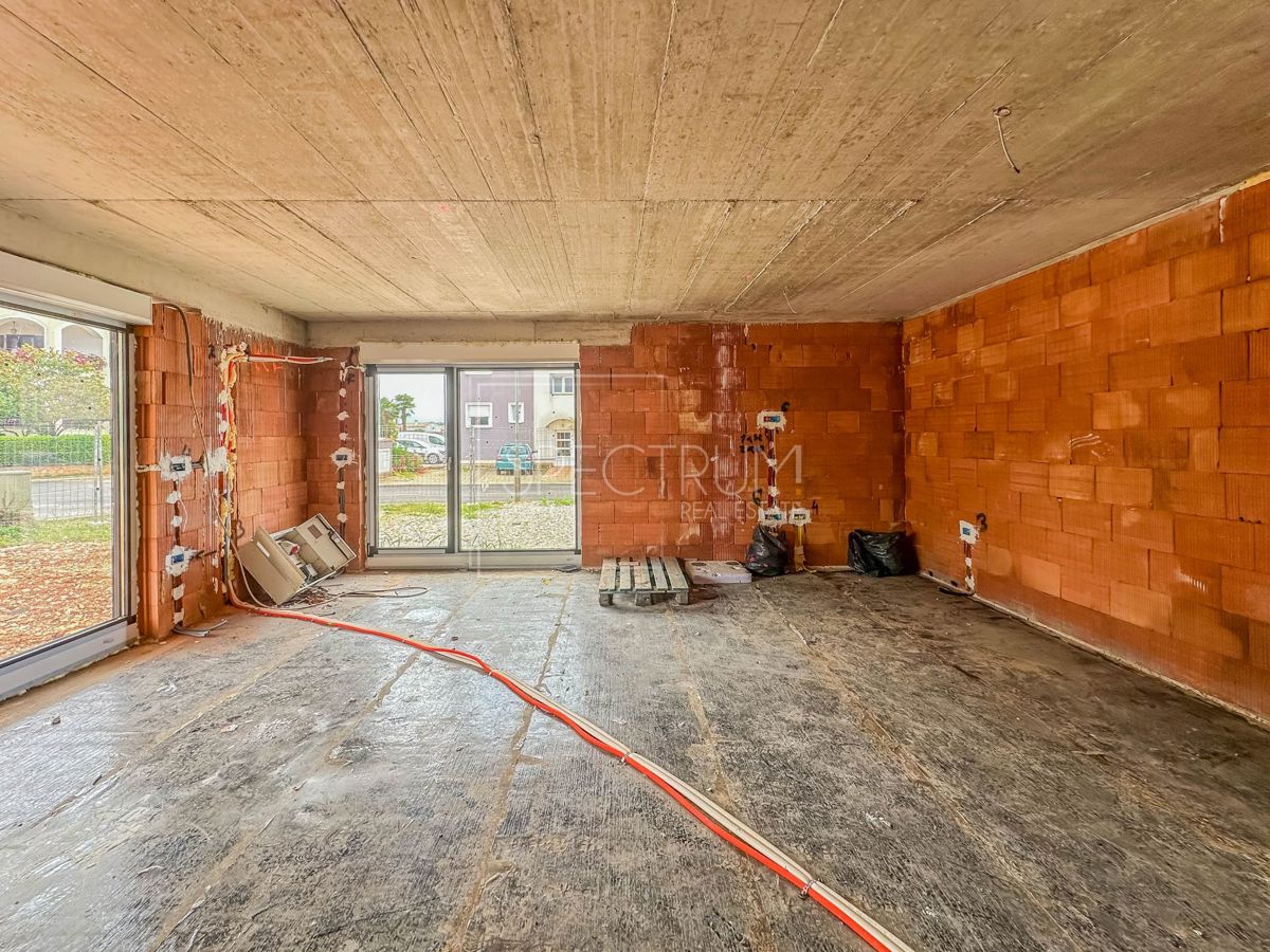 Fontane, spazioso appartamento al piano terra in un nuovo edificio