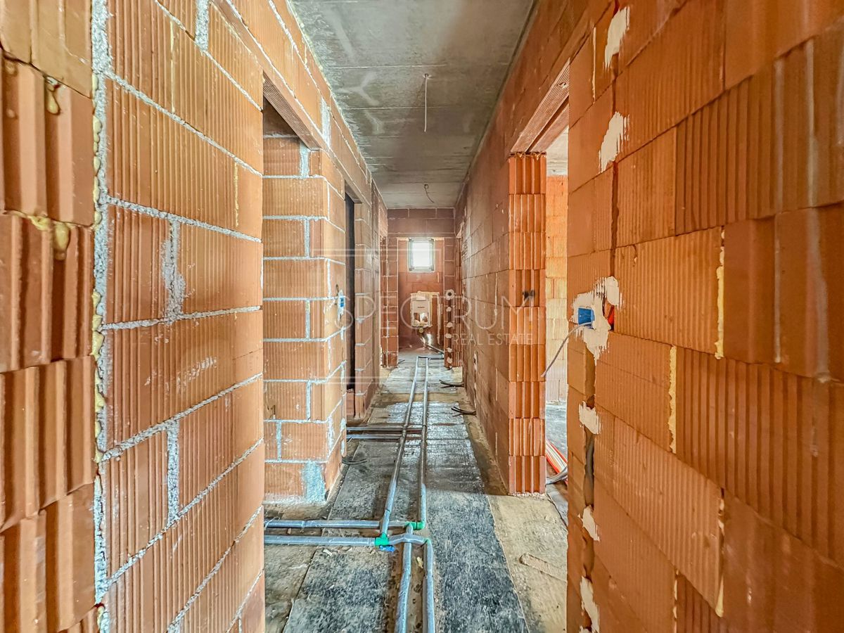 Fontane, spazioso appartamento al piano terra in un nuovo edificio