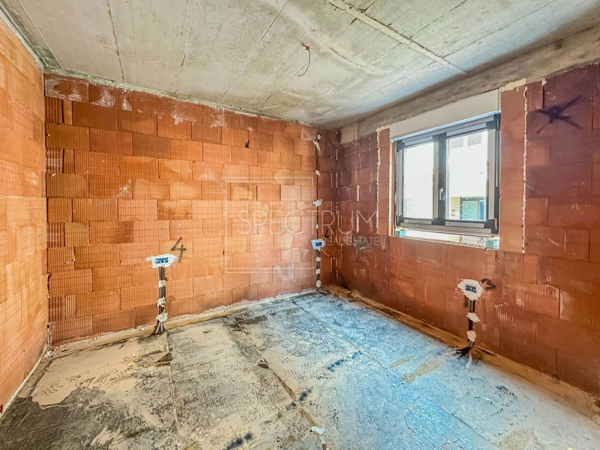 Fontane, spazioso appartamento al piano terra in un nuovo edificio