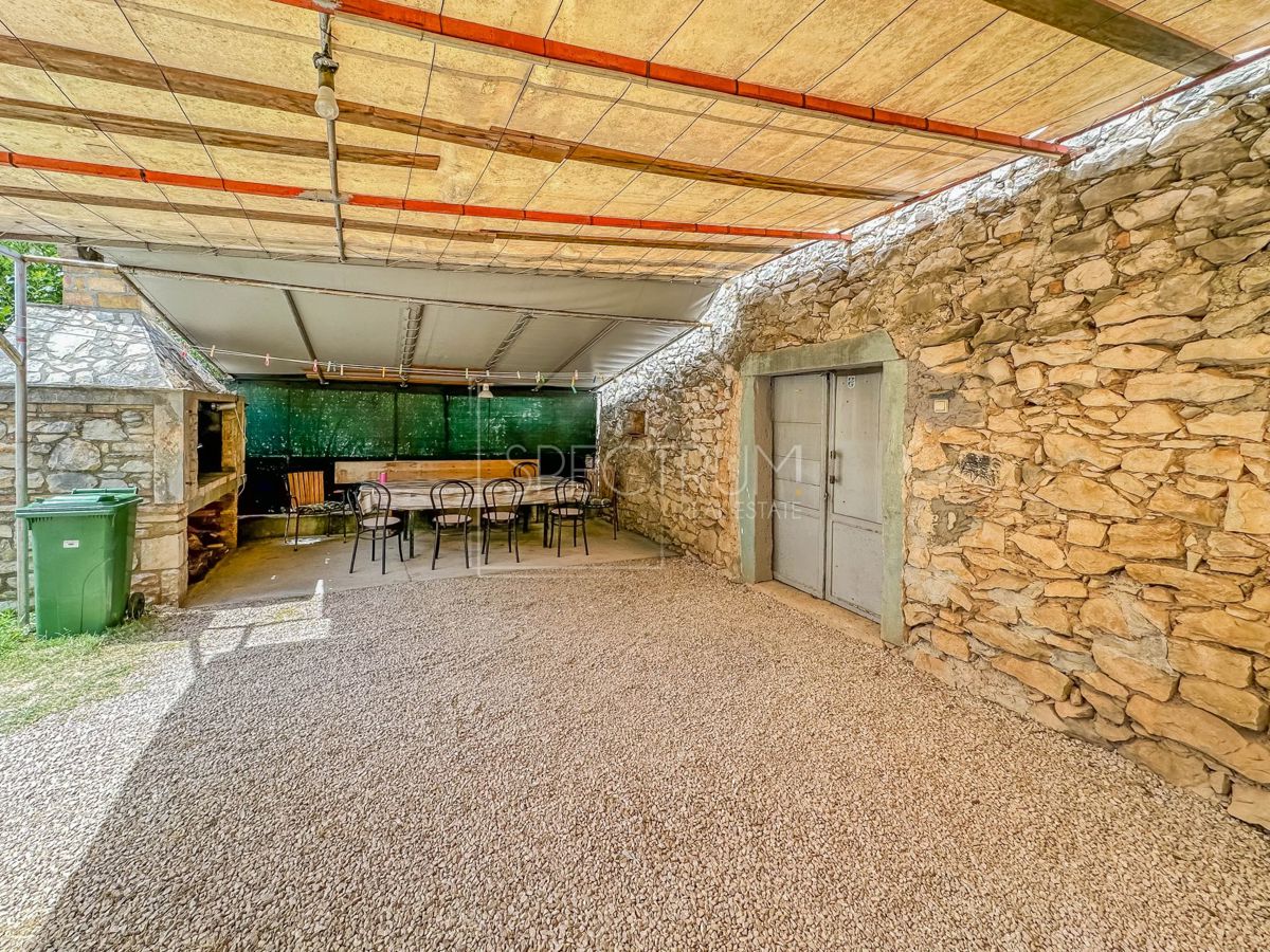 Verteneglio, casa in pietra da ristrutturare