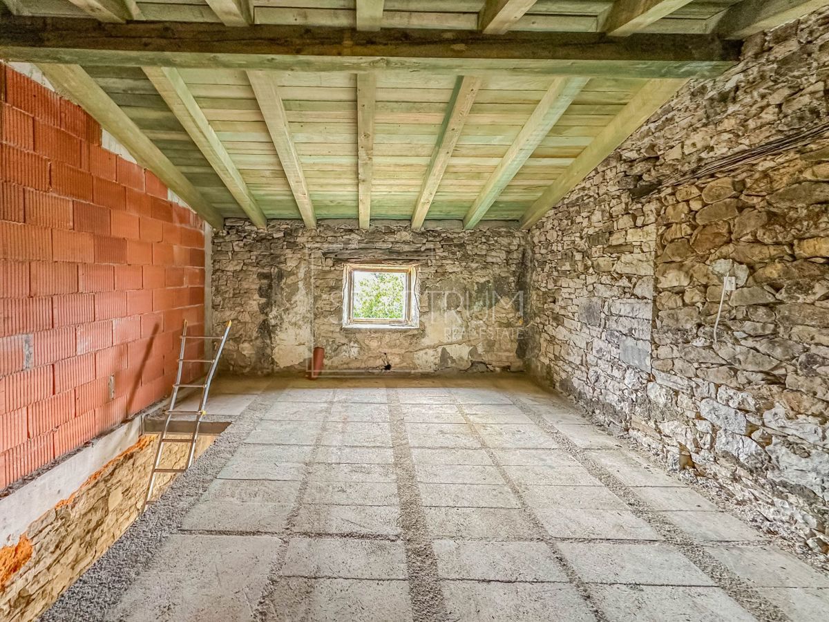 Zona di Buie, casa in pietra con vista panoramica