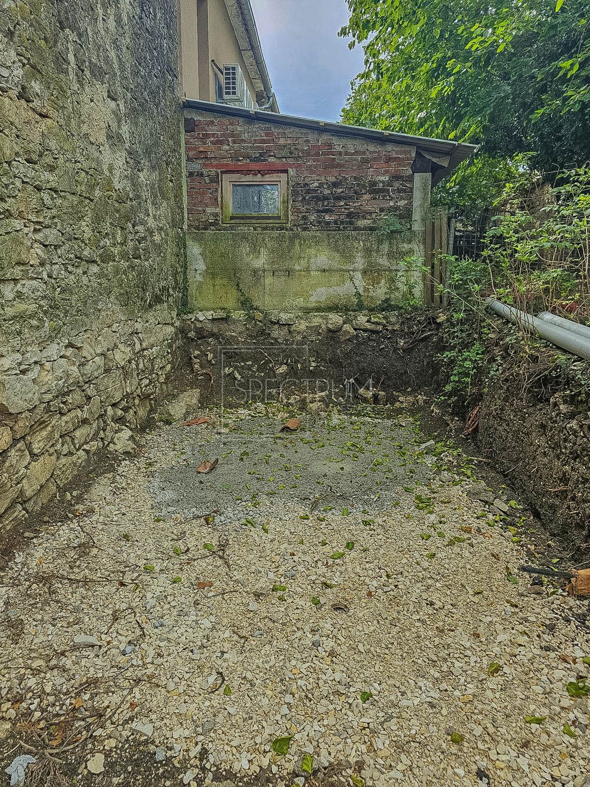 Zona di Buie, casa in pietra con vista panoramica