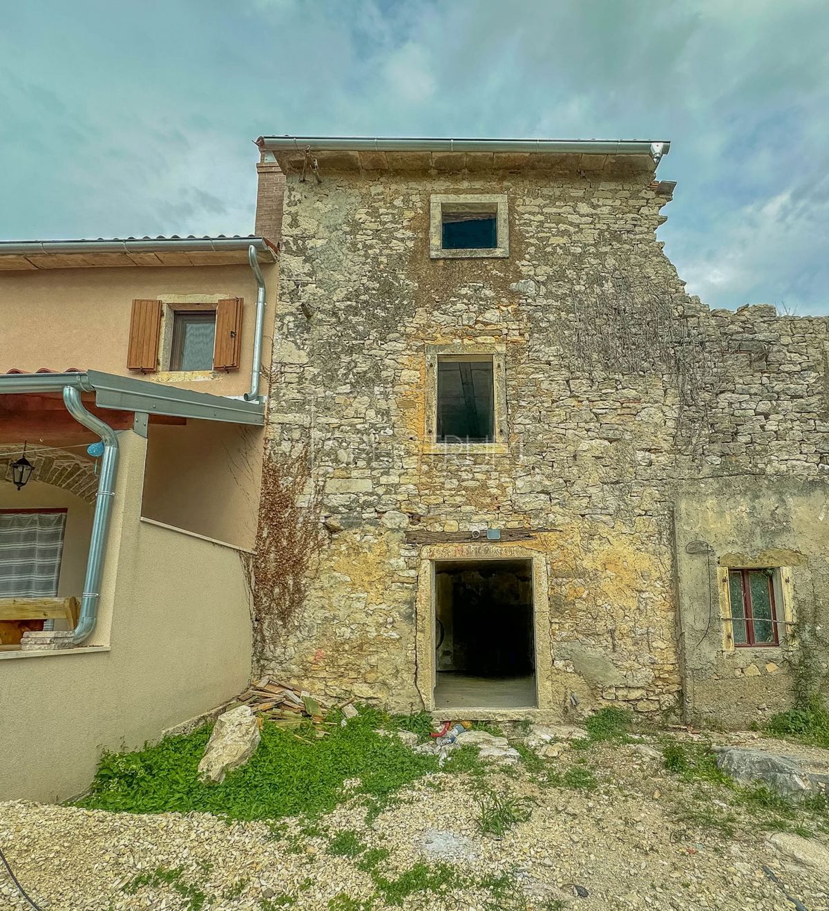 Zona di Buie, casa in pietra con vista panoramica