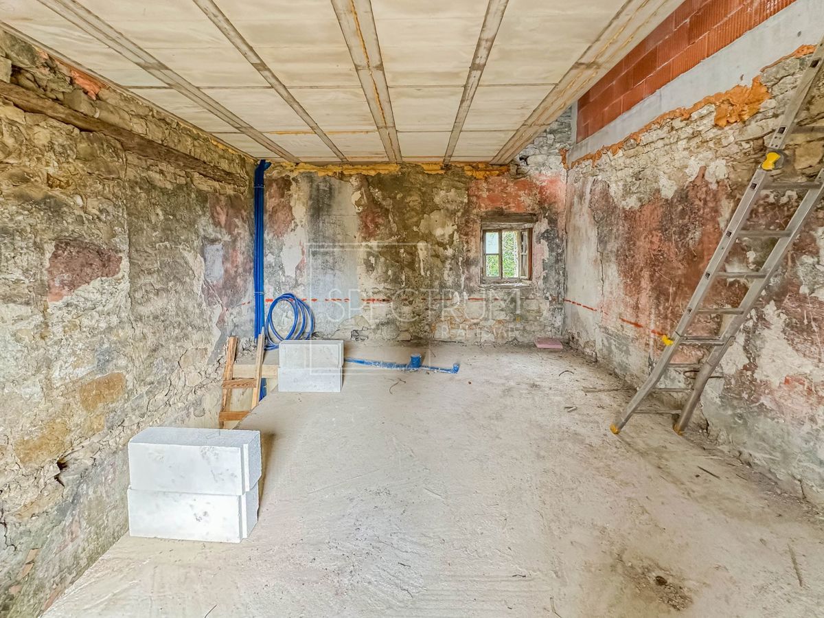 Zona di Buie, casa in pietra con vista panoramica