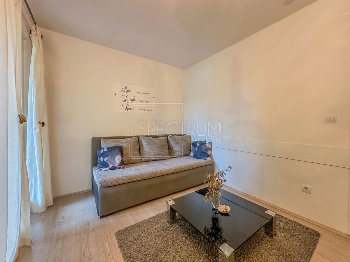 Zona Cittanova, appartamento con ampio balcone a 500 metri dal mare