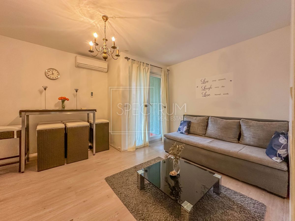 Zona Cittanova, appartamento con ampio balcone a 500 metri dal mare