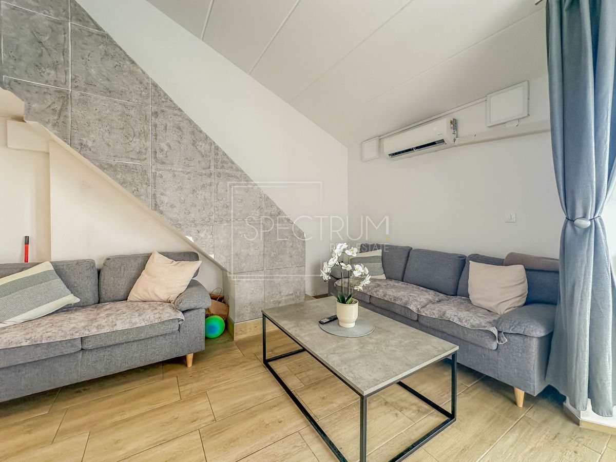 Zona Cittanova, appartamento ristrutturato su due piani a 500 metri dal mare