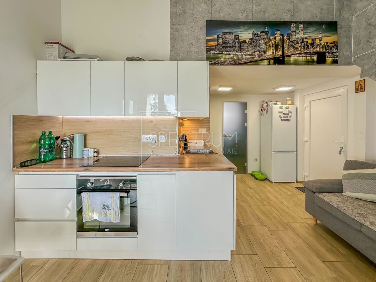 Zona Cittanova, appartamento ristrutturato su due piani a 500 metri dal mare