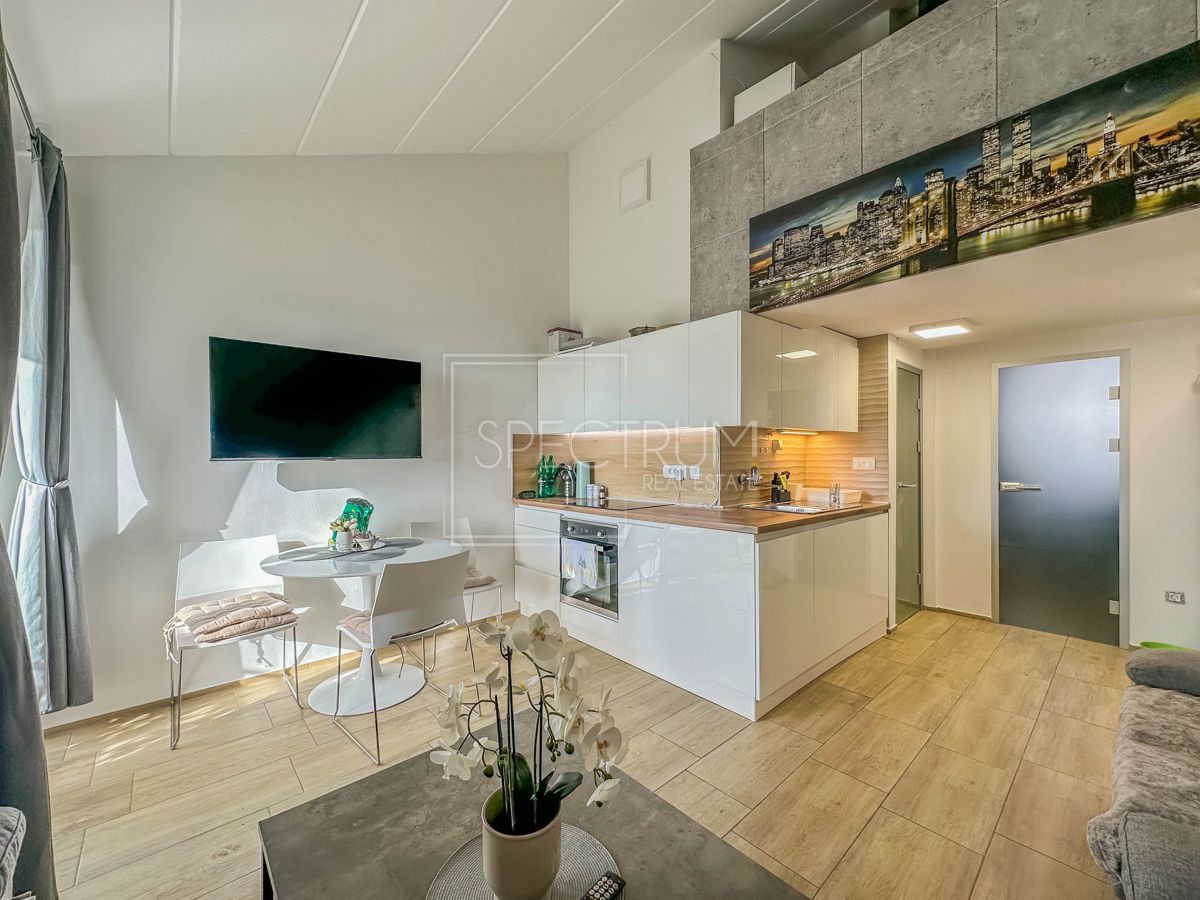 Zona Cittanova, appartamento ristrutturato su due piani a 500 metri dal mare